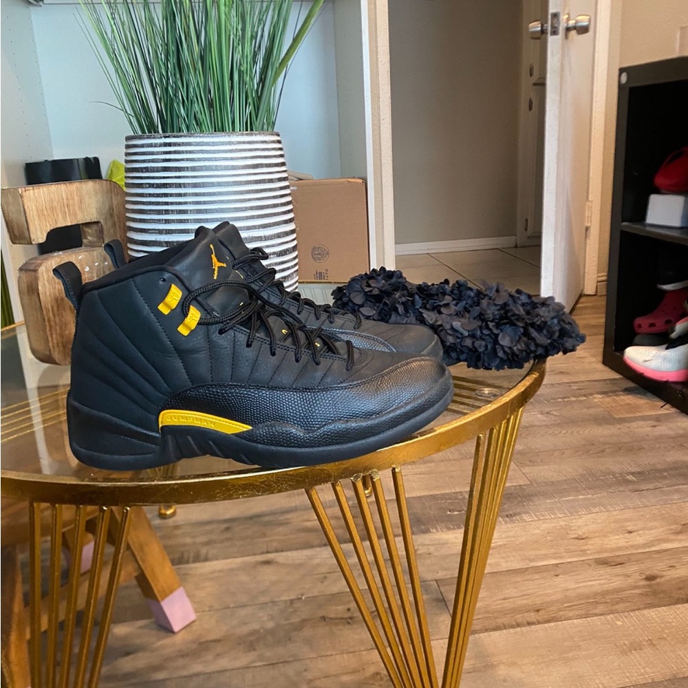 Jordan 12 taxi size 12 worn a few times. No box